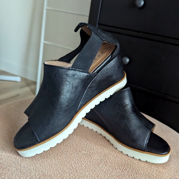 Apropos Wedge Sandals - Size 10 - Picture 1 of 4